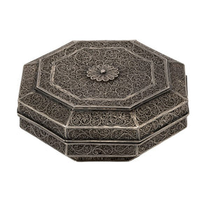 17th century silver parcel gilt filigree Batavian box of octagonal form