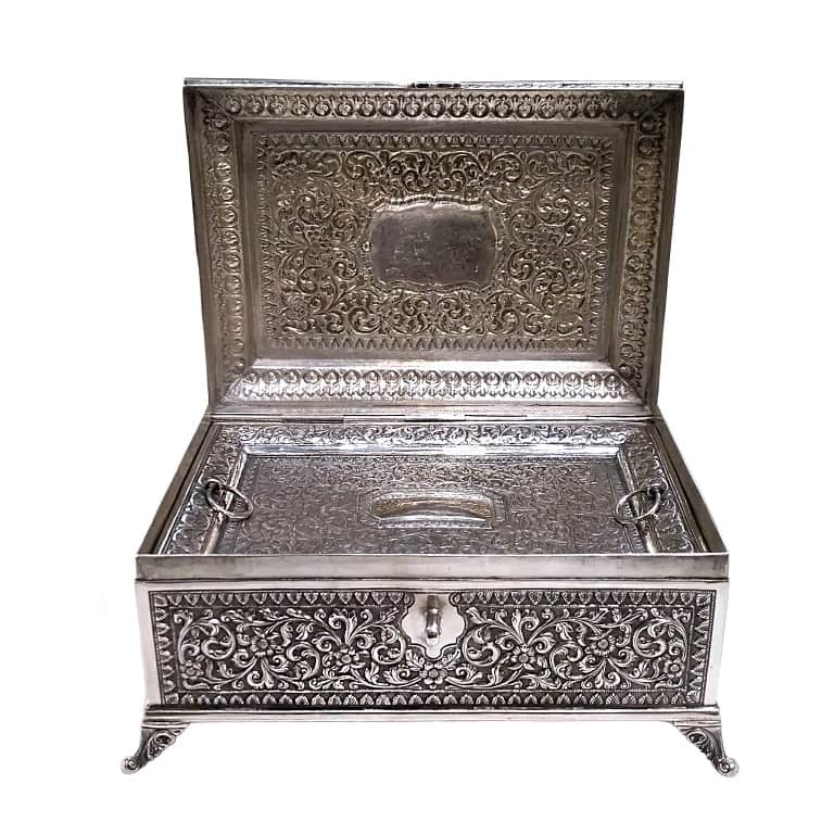 Pandan Box Huge Antique Indian Silver Pandan Box, Complete With Original Fittings ...